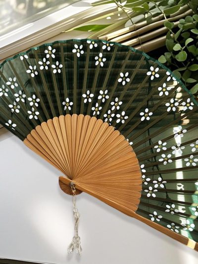 Dark green daisy tulle folding fan