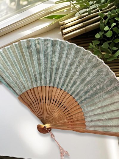 Plant-patterned folding fan