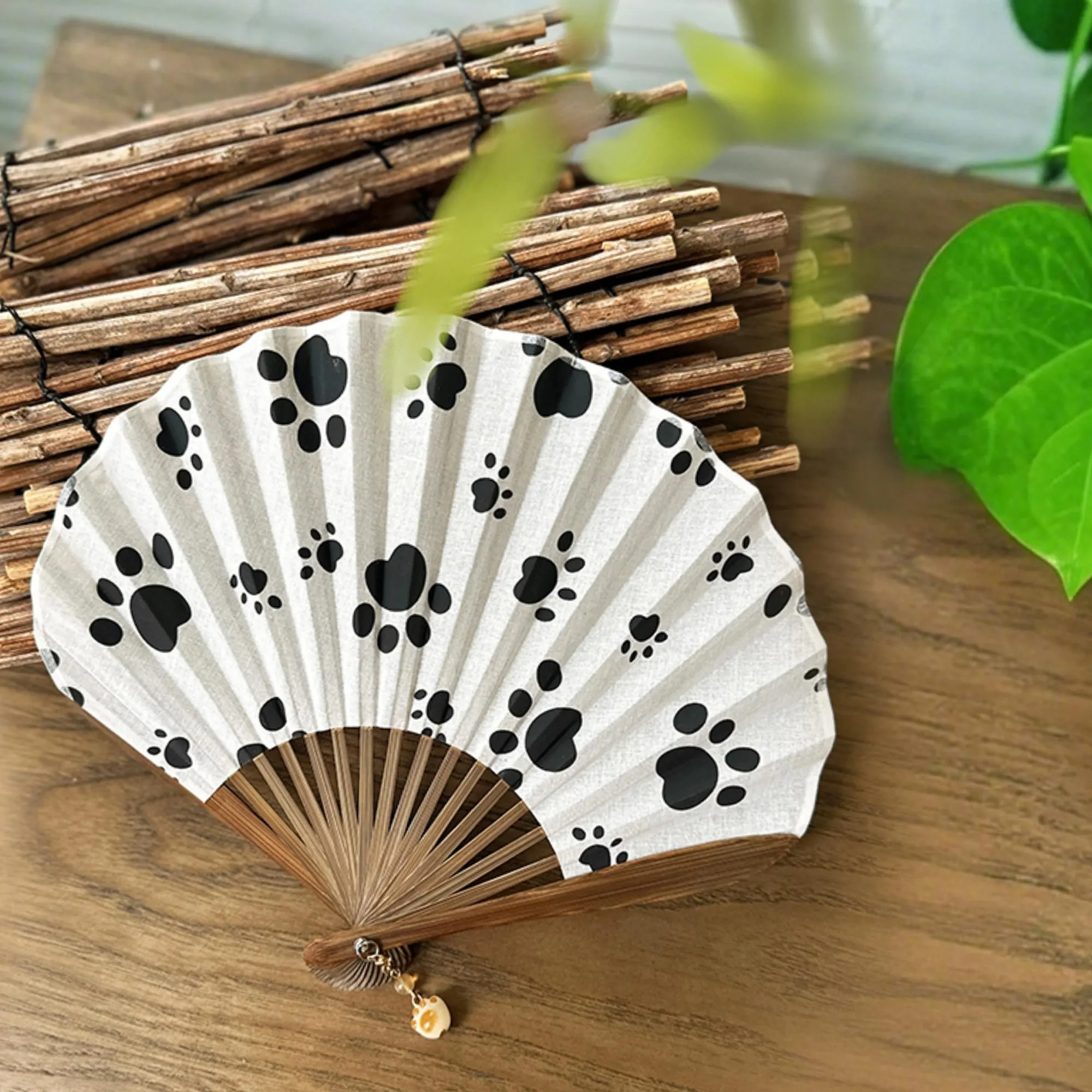 Folding fan with dog paw print pattern - Image 3