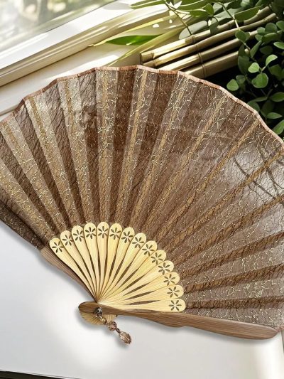 Metallic vein textured folding fan